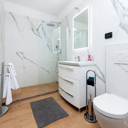 Grisia Apartment