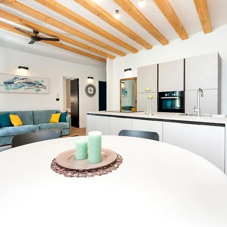 Grisia Apartment *